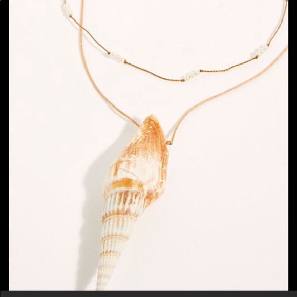 Free People Lagoon Layered Shell Pendant Necklace - Picture 4 of 4